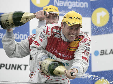 Hvis der er mere champagne tilbage til Tom Kristensen i weekendens løb på Lausitzring, kan han tage førstepladsen i årets DTM-mesterskab foran godt 75.000 tilskuere.